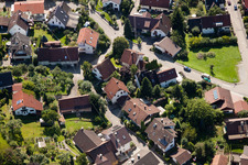 Varnhalt, Gartenstr im Ortsteil Gallenbach in Baden-Baden im Bundesland Baden-Württemberg, Deutschland von oben gesehen