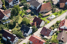 Varnhalt, Gartenstr im Ortsteil Gallenbach in Baden-Baden im Bundesland Baden-Württemberg, Deutschland vom Flugzeug aus