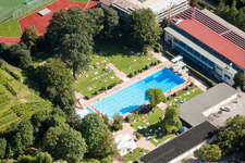 Neuweier, Freibad im Ortsteil Steinbach in Baden-Baden im Bundesland Baden-Württemberg, Deutschland