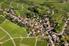 Ortsansicht der Straßen und Häuser der Wohngebiete im Ortsteil Eisental in Bühl im Bundesland Baden-Württemberg, Deutschland