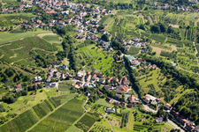 Ortsansicht der Straßen und Häuser der Wohngebiete in Bühl im Ortsteil Riegel im Bundesland Baden-Württemberg, Deutschland