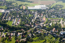 Luftbild von Ortsansicht der Straßen und Häuser der Wohngebiete im Ortsteil Großweier in Achern im Bundesland Baden-Württemberg, Deutschland