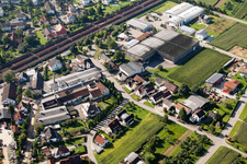 Gebäude und Produktionshallen auf dem Werksgelände Muffenrohr GmbH in Ottersweier im Ortsteil Hatzenweier im Bundesland Baden-Württemberg, Deutschland von der Drohne aus gesehen