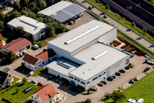 Gebäude des Stahlhandel Fachmarkt Rauch mit Deutsche Post Filiale 558 in Sinzheim im Bundesland Baden-Württemberg, Deutschland