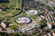 Das Ufo ähnliche Gebäude des Einkaufszentrum Shopping Cité der ECE Centermanagement GmbH in Baden-Baden im Ortsteil Oos im Bundesland Baden-Württemberg, Deutschland aus der Drohnenperspektive