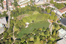 Luftbild von Zoogelände am Tierpark Zoologischer Stadtgarten mit Bootsgondeln auf dem See im Ortsteil Südweststadt in Karlsruhe im Bundesland Baden-Württemberg, Deutschland