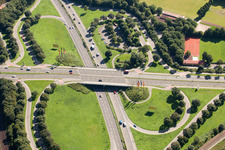 Straßenkreuzung B10 mit Ettlinger Allee in Karlsruhe im Ortsteil Weiherfeld-Dammerstock im Bundesland Baden-Württemberg, Deutschland