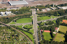 Luftaufnahme von Verkehrsführung und Fahrbahnen der Straßenführung am Kreuz Südtangente zum Zubringer A5 Karlsruhe Ettlingen vor dem Edeltrudtunnel in Karlsruhe im Ortsteil Beiertheim-Bulach im Bundesland Baden-Württemberg, Deutschland