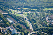 Drohnenbild von Ein- und Ausfahrt des Edeltrud Tunnel der Südtangente die Straße B10 verläuft durch den Tunnel im Ortsteil Beiertheim - Bulach in Karlsruhe im Ortsteil Beiertheim-Bulach im Bundesland Baden-Württemberg, Deutschland