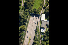 Ein- und Ausfahrt des Edeltrud Tunnel der Südtangente die Straße B10 verläuft durch den Tunnel im Ortsteil Beiertheim - Bulach in Karlsruhe im Ortsteil Beiertheim-Bulach im Bundesland Baden-Württemberg, Deutschland aus der Drohnenperspektive