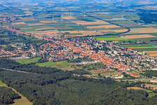 Stadtansicht von Südosten in Kandel im Bundesland Rheinland-Pfalz, Deutschland aus der Luft