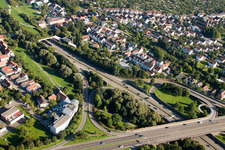 Ein- und Ausfahrt des Edeltrud Tunnel der Südtangente die Straße B10 verläuft durch den Tunnel im Ortsteil Beiertheim - Bulach in Karlsruhe im Ortsteil Beiertheim-Bulach im Bundesland Baden-Württemberg, Deutschland aus der Luft