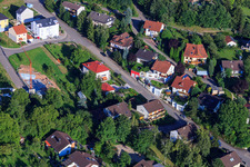 Winzerstr im Ortsteil Ellmendingen in Keltern im Bundesland Baden-Württemberg, Deutschland aus der Drohnenperspektive