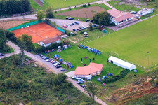 Luftaufnahme von Sportfest am Fussballplatz Steinweiler im Bundesland Rheinland-Pfalz, Deutschland