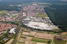 Schrägluftbild von Ortsteil Graben in Graben-Neudorf im Bundesland Baden-Württemberg, Deutschland