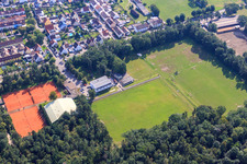 Waldbrücke, Sportplätze des FV Weingarten und TC Schwarz-Weiß Weingarten im Bundesland Baden-Württemberg, Deutschland