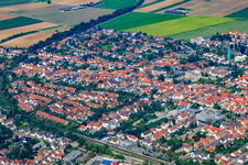 Drohnenaufname von Stadtansicht von Südosten in Kandel im Bundesland Rheinland-Pfalz, Deutschland