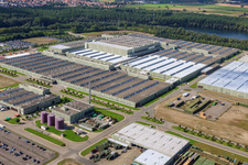 Daimler / Mercedes-Benz Global Logistics Center GLC auf der Insel Grün in Germersheim im Bundesland Rheinland-Pfalz, Deutschland aus der Vogelperspektive