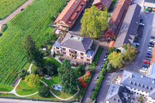 Luftbild von Weingut Villa Wolf in Wachenheim an der Weinstraße im Bundesland Rheinland-Pfalz, Deutschland