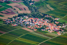 Luftaufnahme von Dorf - Ansicht von Sausenheim in Bissersheim im Bundesland Rheinland-Pfalz, Deutschland
