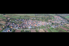 Dorfpanorama in Winden im Bundesland Rheinland-Pfalz, Deutschland