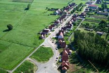 Drohnenbild von Schleithal im Bundesland Bas-Rhin, Frankreich