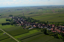 Luftbild von Schleithal im Bundesland Bas-Rhin, Frankreich