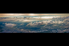 Wolken über dem Bienwald in Freckenfeld im Bundesland Rheinland-Pfalz, Deutschland