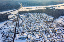 Lauterburger Straße im Winter bei Schnee in Kandel im Bundesland Rheinland-Pfalz, Deutschland