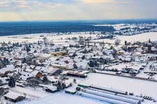 Dorfansicht im Winter bei Schnee in Minfeld im Bundesland Rheinland-Pfalz, Deutschland