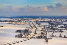 Saarstraße im Schnee in Kandel im Bundesland Rheinland-Pfalz, Deutschland