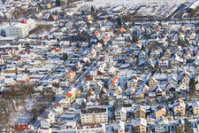 Haardtstraße bei Schnee im Winter in Kandel im Bundesland Rheinland-Pfalz, Deutschland