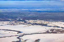 Übersicht der beiden von der Lauter getrennten Dörfer Scheibenhard(Frankreich) und Scheibenhardt (Deutschland) aus Südosten im Winter bei Schnee im Bundesland Bas-Rhin