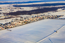 Dorfansicht aus Südwesten bei Schnee im Winter im Ortsteil Minderslachen in Kandel im Bundesland Rheinland-Pfalz, Deutschland