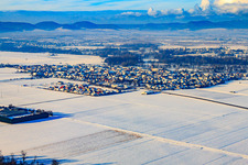 Dorfansicht aus Südosten bei Schnee im Winter in Steinweiler im Bundesland Rheinland-Pfalz, Deutschland