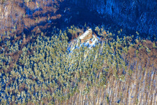 Großer Hahnstein im Winter bei Schnee in Waldrohrbach im Bundesland Rheinland-Pfalz, Deutschland