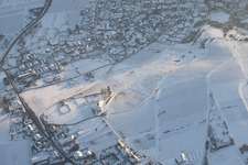 Luftaufnahme von Dionisius Kapelle im Winter im Ortsteil Gleiszellen in Gleiszellen-Gleishorbach im Bundesland Rheinland-Pfalz, Deutschland