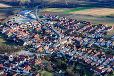 Schrägluftbild von Dorfansicht aus Nordwesten in Kuhardt im Bundesland Rheinland-Pfalz, Deutschland