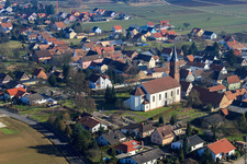 St. Ulrich in Kapsweyer im Bundesland Rheinland-Pfalz, Deutschland von oben