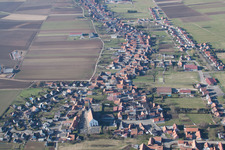 Schrägluftbild von Schleithal (Elsaß) im Bundesland Bas-Rhin, Frankreich