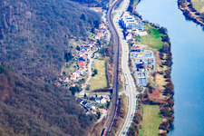 Uferstraße B45 am Neckarufer mit GELITA AG in Eberbach im Bundesland Baden-Württemberg, Deutschland