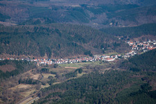 Drohnenaufname von Hinterweidenthal im Bundesland Rheinland-Pfalz, Deutschland