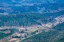 Drohnenbild von Hinterweidenthal im Bundesland Rheinland-Pfalz, Deutschland