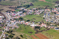 Schrägluftbild von Petit-Réderching im Bundesland Moselle, Frankreich