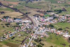 Ortsansicht der Straßen und Häuser der Wohngebiete in Petit-Rederching in Grand Est in Petit-Réderching im Bundesland Moselle, Frankreich