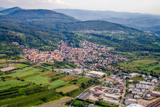 Schrägluftbild von Ortsteil Haueneberstein in Baden-Baden im Bundesland Baden-Württemberg, Deutschland