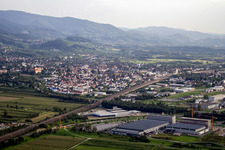 Luftbild von Industriegebiet mit Schäffler Automotive in Bühl im Bundesland Baden-Württemberg, Deutschland