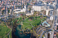 Luftaufnahme von Parkanlage mit Parksee in Leonberg im Ortsteil Eltingen im Bundesland Baden-Württemberg, Deutschland