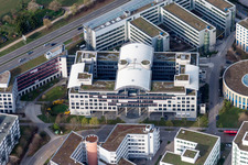 Luftbild von Verwaltungsgebäude des Unternehmens der Dr. Ing. h.c. F. Porsche AG in Weilimdorf in Stuttgart im Bundesland Baden-Württemberg, Deutschland