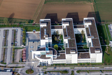 Schrägluftbild von Verwaltungsgebäude des Unternehmens der Siemens AG in Weilimdorf in Stuttgart im Bundesland Baden-Württemberg, Deutschland
